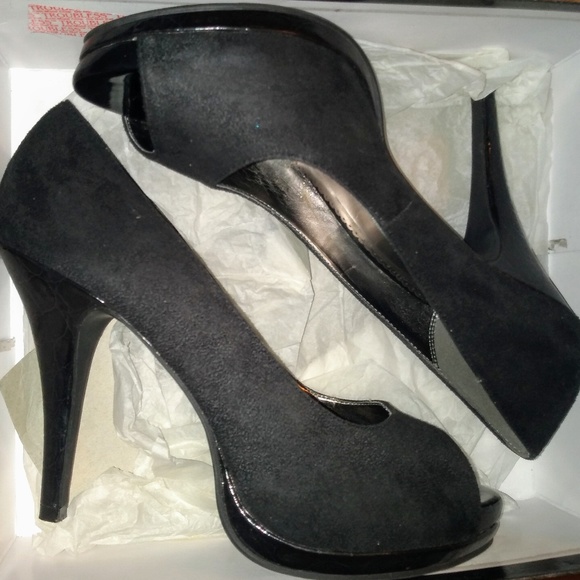 Like🆕Black Suede Platform Heels - Picture 5 of 5